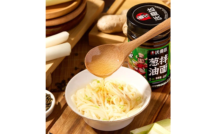 Dầu h&agrave;nh l&aacute; d&ugrave;ng cho m&igrave; (220g/chai)